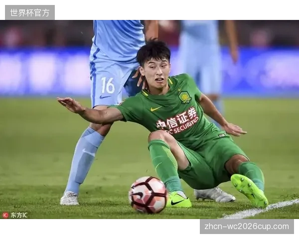 由守转攻速度极快，边路快马群是阿尔及利亚队最倚重的反击利器。